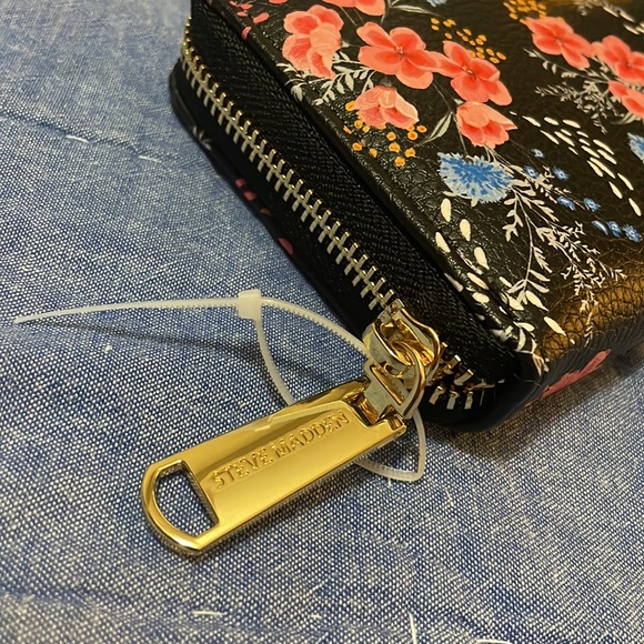 Steve Madden wallet - Picture 3 of 9